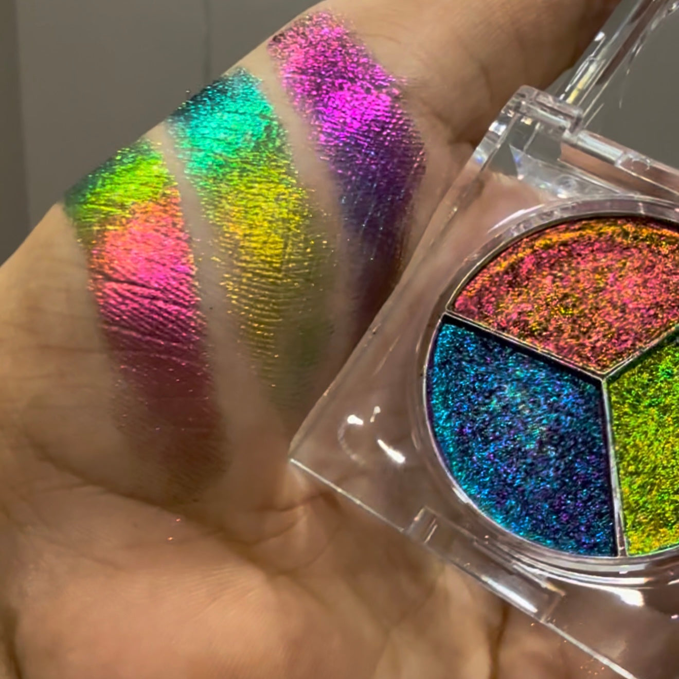 Multichrome pressed eyeshadow palette (1186)