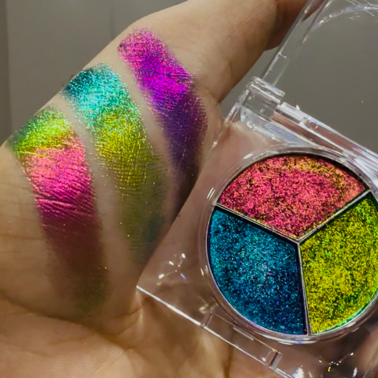 Multichrome pressed eyeshadow palette (1186)